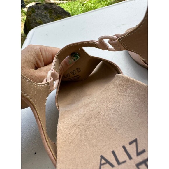 Brand New NWOT Naturalizer Maura Blush Stingo Wedge T-Strap Sandals 8.5 Wide - Picture 3 of 4